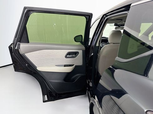 Used 2023 Nissan Rogue SV AWD/4WD image 25