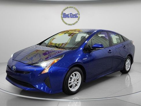 Used 2017 Toyota Prius Two w/ Prius Two Safety Plus Package FWD image 3