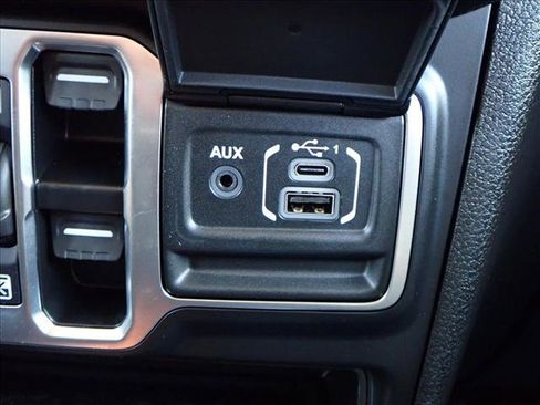 Used 2025 Jeep Wrangler Sport S image 19