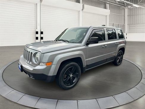 Used 2016 Jeep Patriot High Altitude image 9