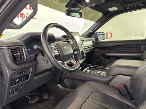 Used 2023 Ford Expedition Platinum image 12