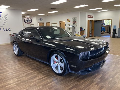 Used 2009 Dodge Challenger SRT8 RWD image 4