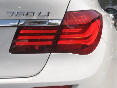 Used 2015 BMW 750Li RWD image 23