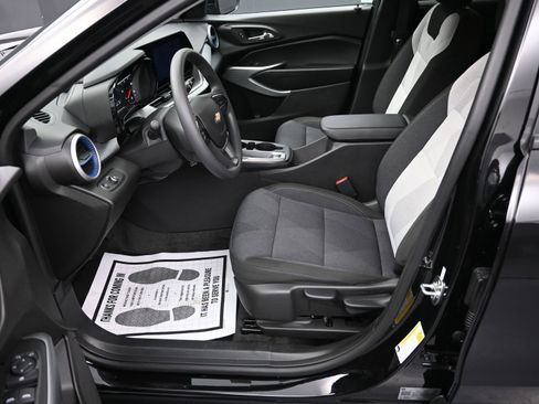 Certified 2025 Chevrolet Trax LS w/ LS Convenience Package image 20