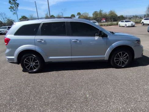 Used 2019 Dodge Journey SE w/ Blacktop Package image 9