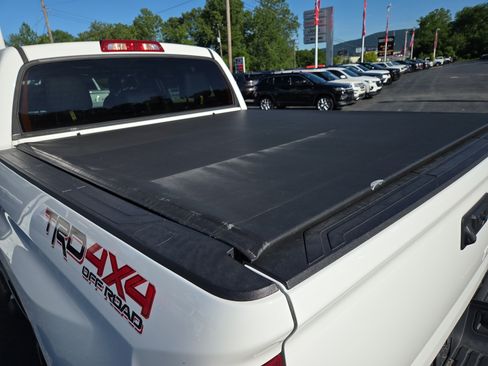 Used 2016 Toyota Tundra Limited w/ Limited Premium Package AWD/4WD image 37