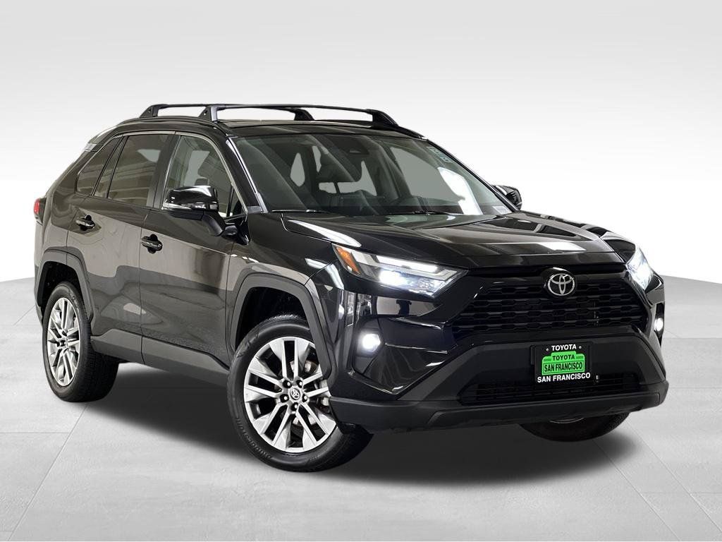 Used 2022 Toyota RAV4 XLE Premium AWD/4WD image 7