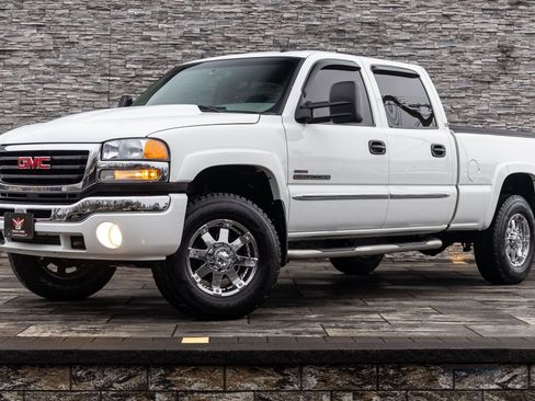 Used 2005 GMC Sierra 2500 SLT w/ Heavy-Duty Power Package image 3