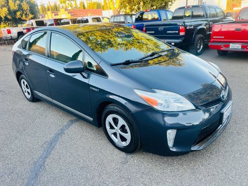 Used 2012 Toyota Prius Three FWD image 2