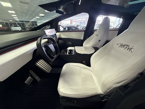 Used 2024 Tesla Cybertruck AWD Crew Cab image 16