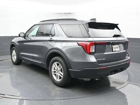 Used 2025 Ford Explorer Active AWD/4WD image 11