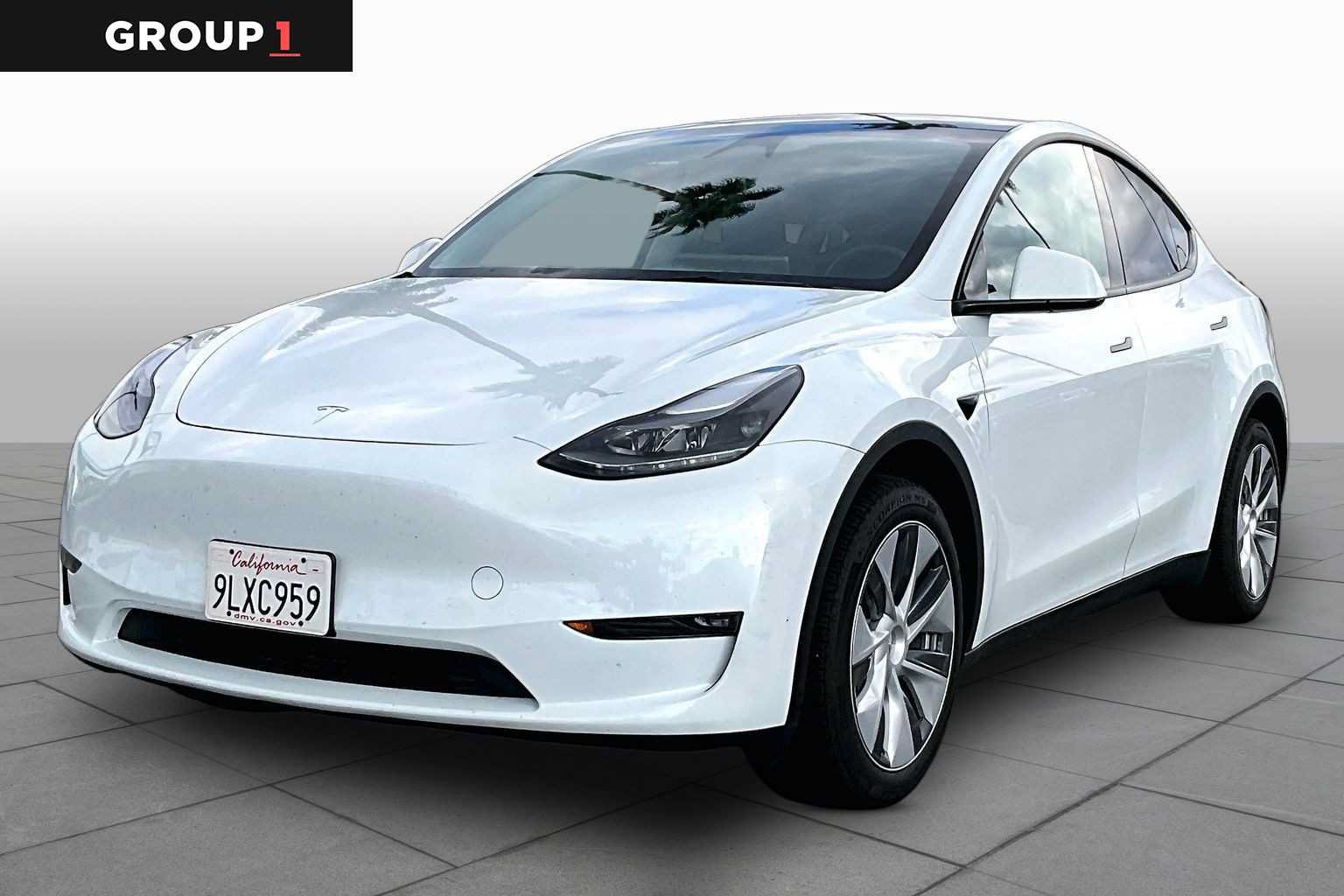 Used 2024 Tesla Model Y Long Range AWD/4WD image 1