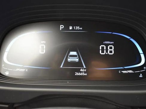 Used 2024 Hyundai Venue Limited image 29