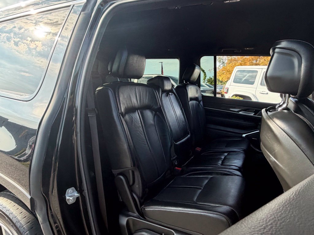 Used 2022 Jeep Wagoneer Series II AWD/4WD image 38