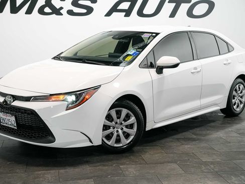 Used 2022 Toyota Corolla LE FWD image 2