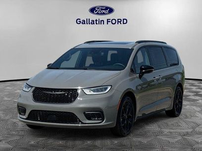 Used 2025 Chrysler Pacifica Limited