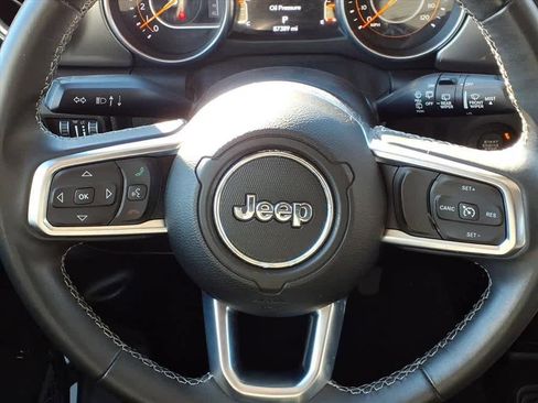 Used 2018 Jeep Wrangler Unlimited Sahara image 16