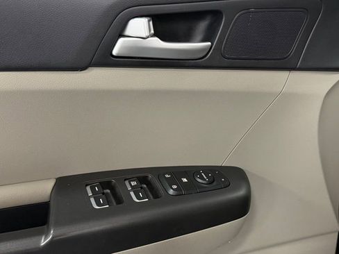 Used 2020 Kia Sportage LX image 13