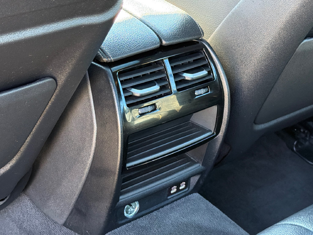 Used 2021 BMW M550i xDrive w/ Premium Package AWD/4WD image 21