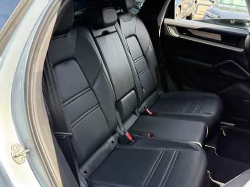 Used 2025 Porsche Cayenne Coupe AWD/4WD image 19