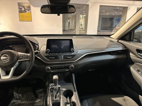 Used 2025 Nissan Altima 2.5 SV image 35