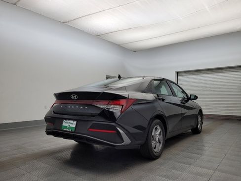 Used 2025 Hyundai Elantra SE image 9