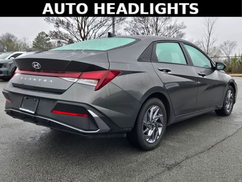 Used 2024 Hyundai Elantra SEL image 7