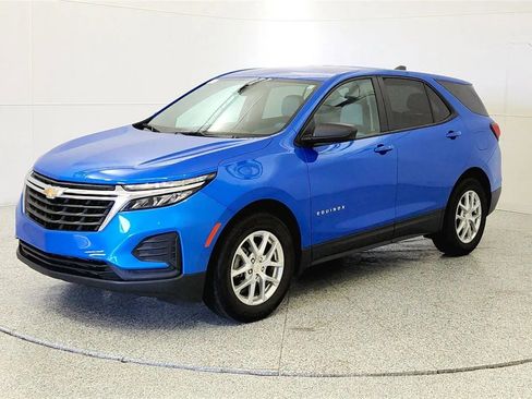 Used 2024 Chevrolet Equinox LS w/ LS Convenience Package FWD image 3