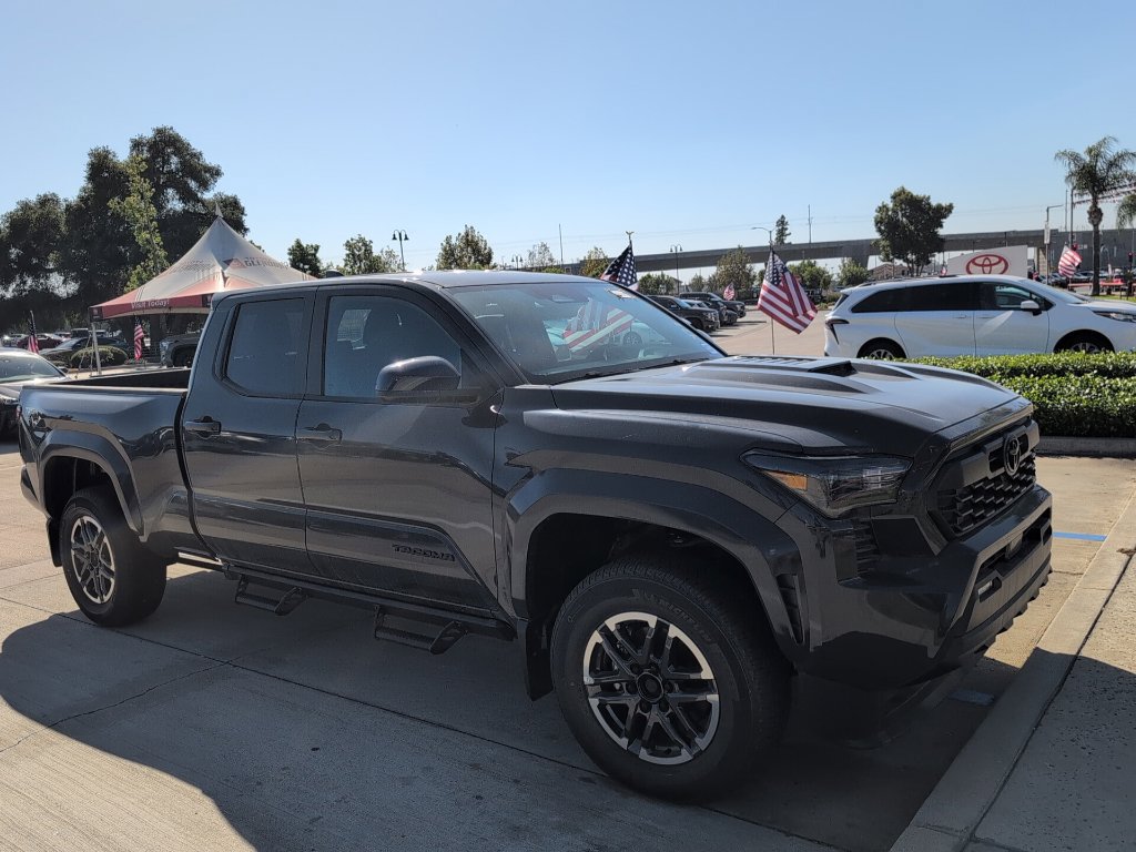 Used 2026 Toyota Tacoma TRD Sport AWD/4WD image 3