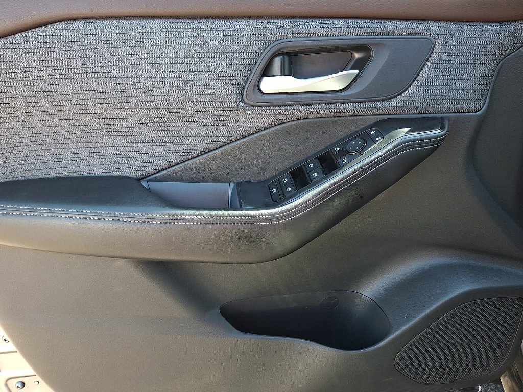 Used 2023 Nissan Rogue SV AWD/4WD image 15