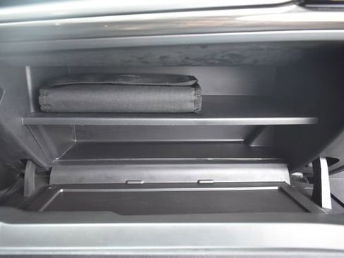 Used 2017 Ford Fusion SE image 40