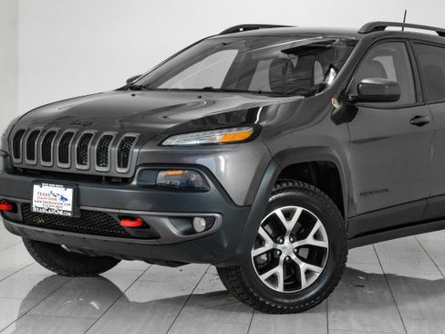 Used 2017 Jeep Cherokee Trailhawk w/ Cold Weather Group image 51
