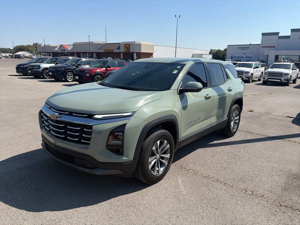 Used 2025 Chevrolet Equinox LT w/ Safety and Technology Package FWD image 2