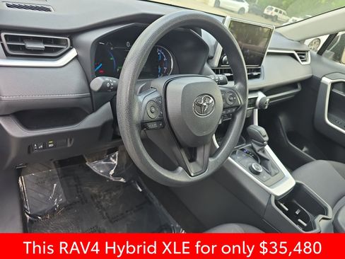 Used 2025 Toyota RAV4 XLE image 21