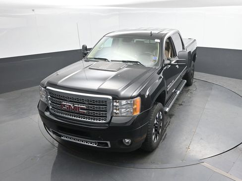 Used 2011 GMC Sierra 2500 Denali w/ Suspension Package, Off-Road AWD/4WD image 30