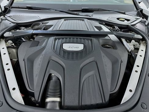 Used 2018 Porsche Panamera 4 image 32