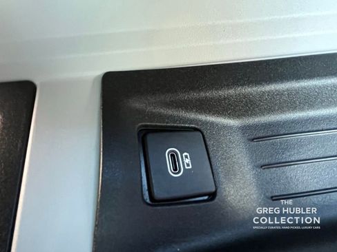 Used 2023 Land Rover Defender 110 SE AWD/4WD image 42
