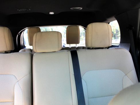 Used 2017 Ford Explorer XLT image 14