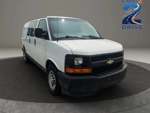 Used 2017 Chevrolet Express 2500 RWD image 4