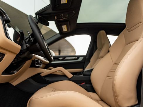 New 2026 Porsche Cayenne Coupe image 24