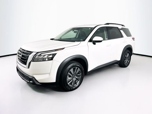 Used 2025 Nissan Pathfinder SV FWD image 3