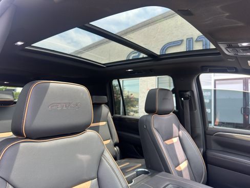 Used 2024 GMC Yukon XL AT4 w/ AT4 Premium Plus Package AWD/4WD image 12