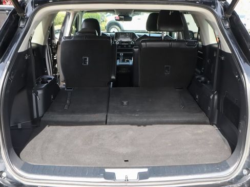 Used 2021 Toyota Highlander XLE AWD/4WD image 9