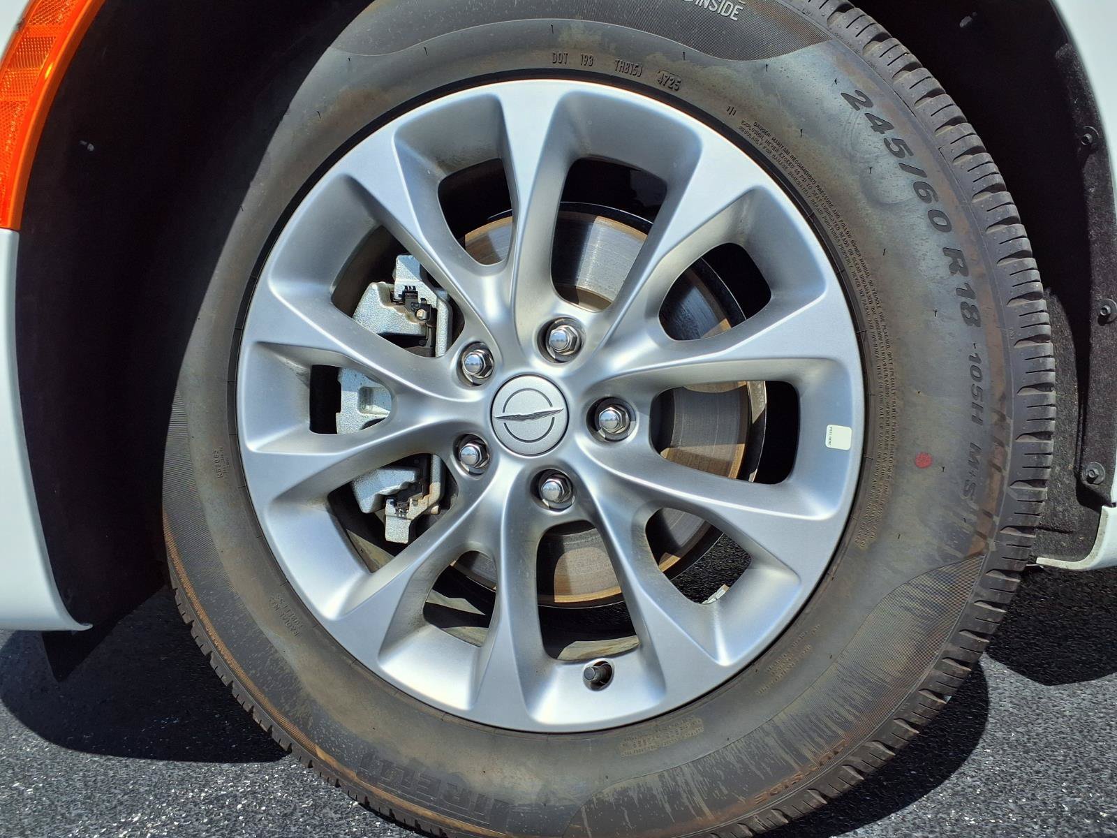 Used 2026 Chrysler Pacifica Limited FWD image 33