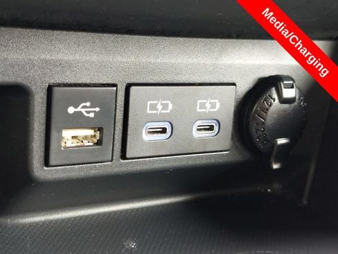 Used 2022 Toyota Highlander XLE AWD/4WD image 27