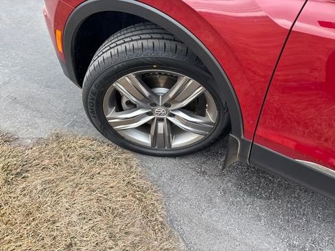 Used 2018 Volkswagen Tiguan SEL Premium image 28