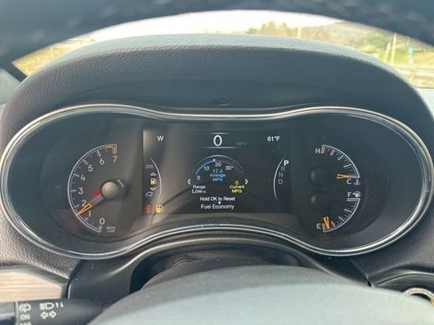 Used 2021 Jeep Grand Cherokee Laredo X image 33