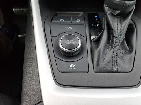 Used 2021 Toyota RAV4 XLE image 20