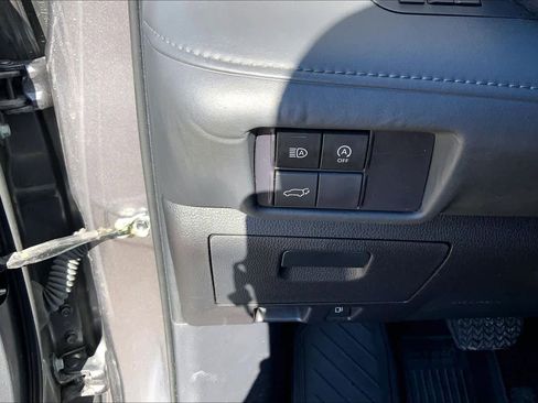 Used 2023 Toyota Highlander LE image 33