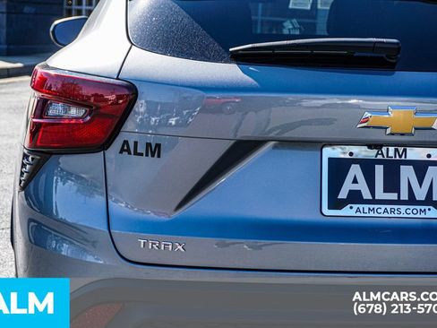 Used 2025 Chevrolet Trax LT w/ LT Convenience Package image 13